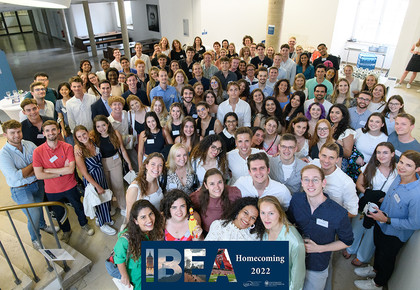 Gruppenfoto, Schriftzug: IBEA Homecoming 2022