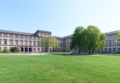 Westflügel des Schlosses der Universität Mannheim.