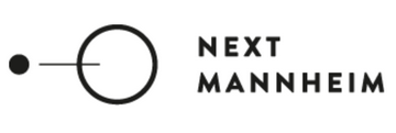 Punkt, von dem aus ein Strich in einen Kreis reinragt. Daneben Schriftzug "NEXT MANNHEIM"