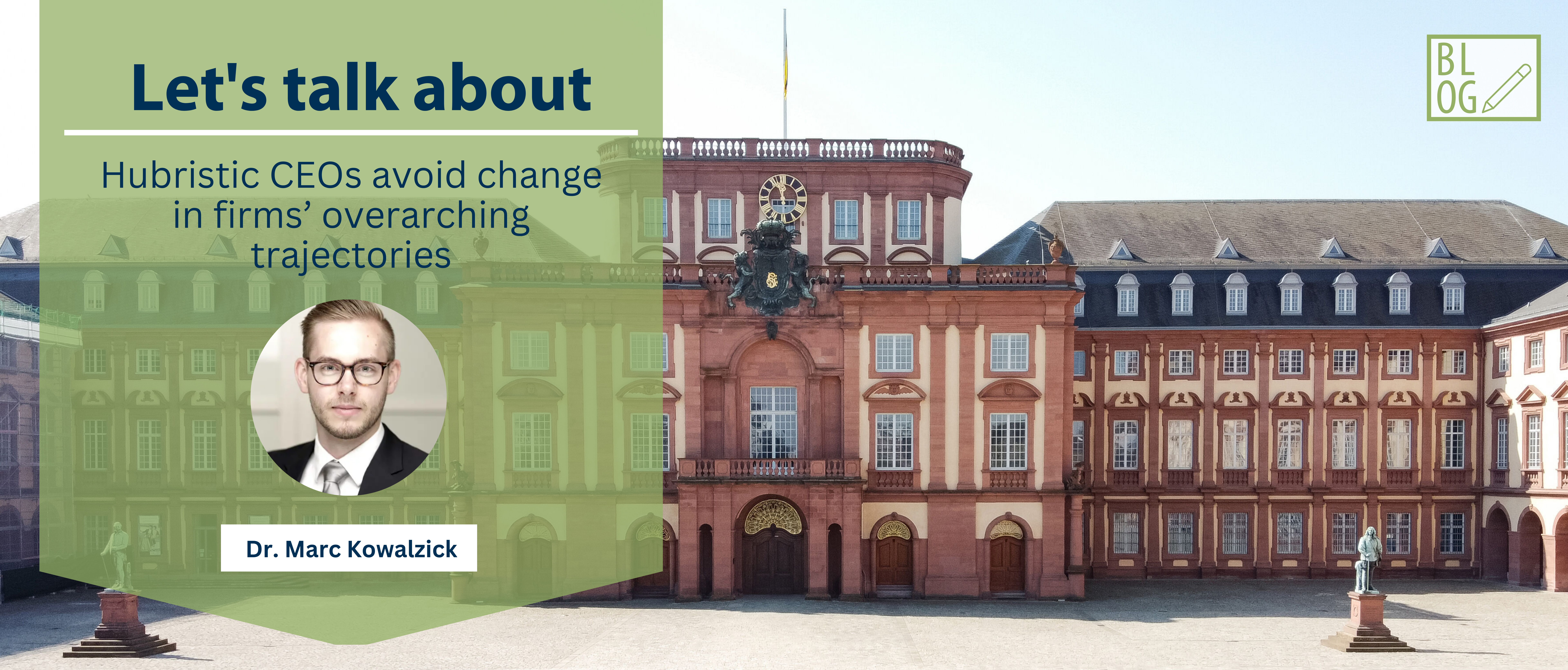 Schloss und Ehrenhof, grüner Kasten mit Foto von Dr. Marc Kowalzick und Text 