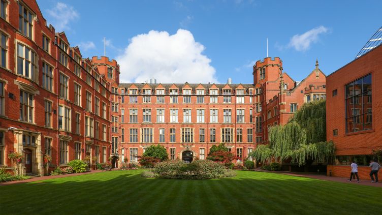 Zu sehen ist der Firth Court an der Universität Sheffield.
