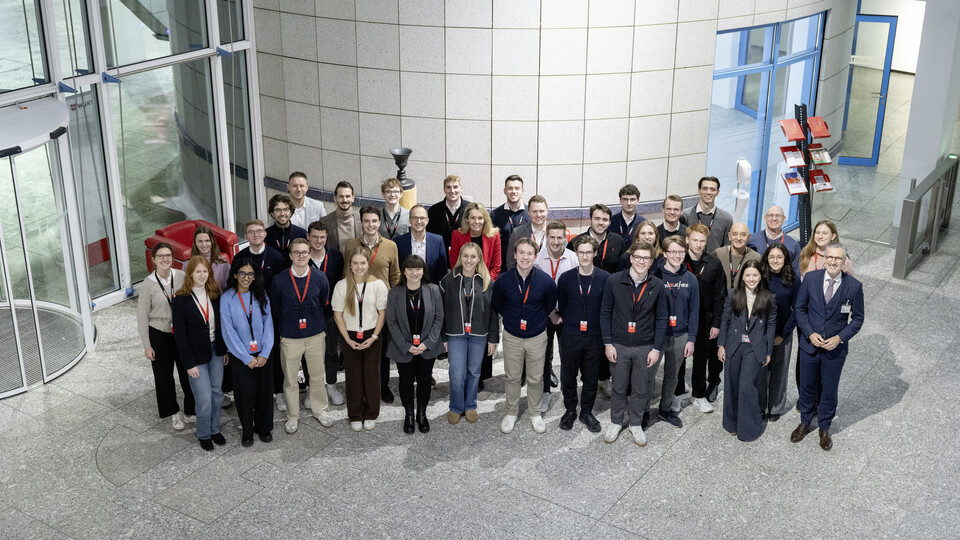 Ein Gruppenfoto der Teilnehmenden des Honors Program, die Würth besuchen.