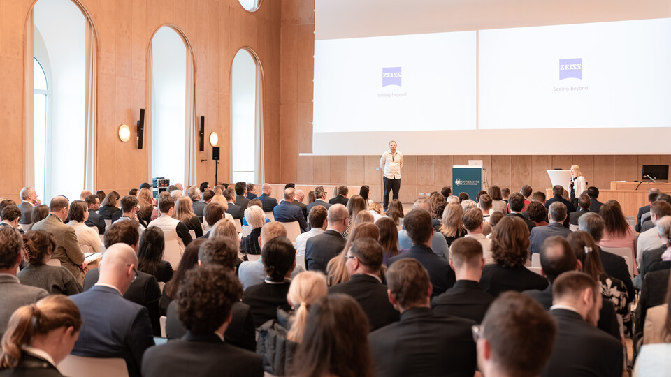 Publikum während des Vortrags von Bosch Power Tools während der IMU Frühjahrstagung 2024.