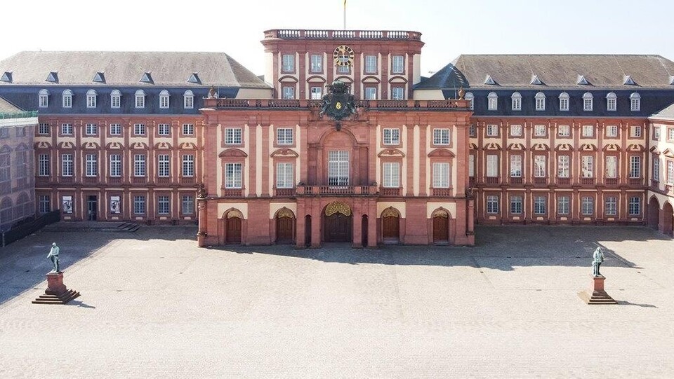 Mannheimer Schloss  von schräg oben