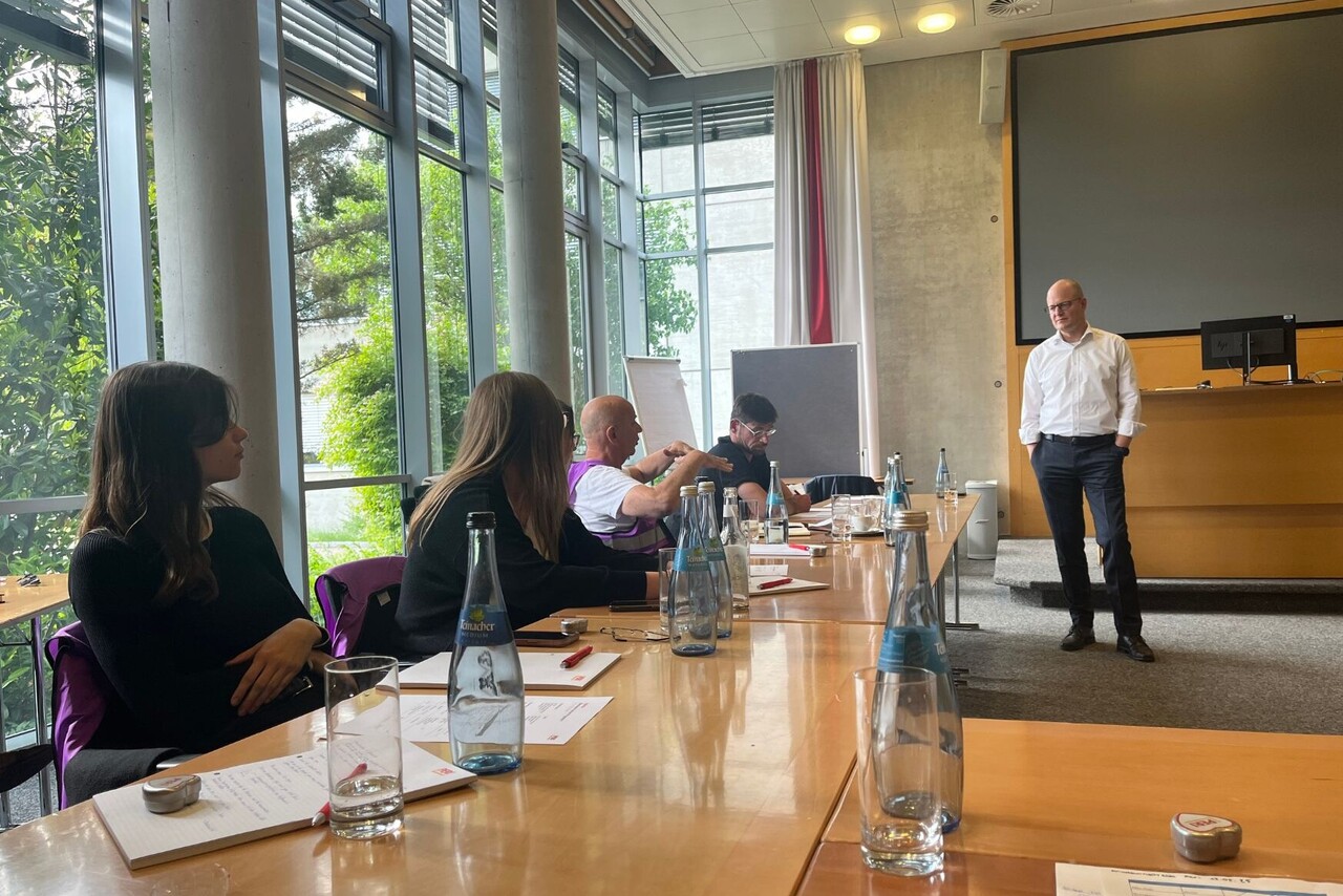 Studierende des Honors Program bei einem Workshop bei Peri.