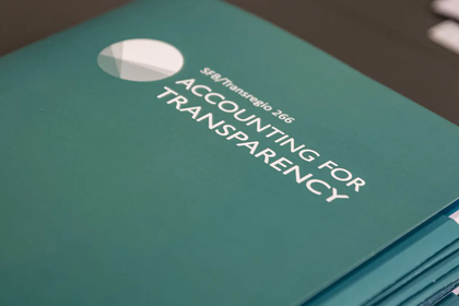 Das Logo der TRR 266 auf einem Ordner.