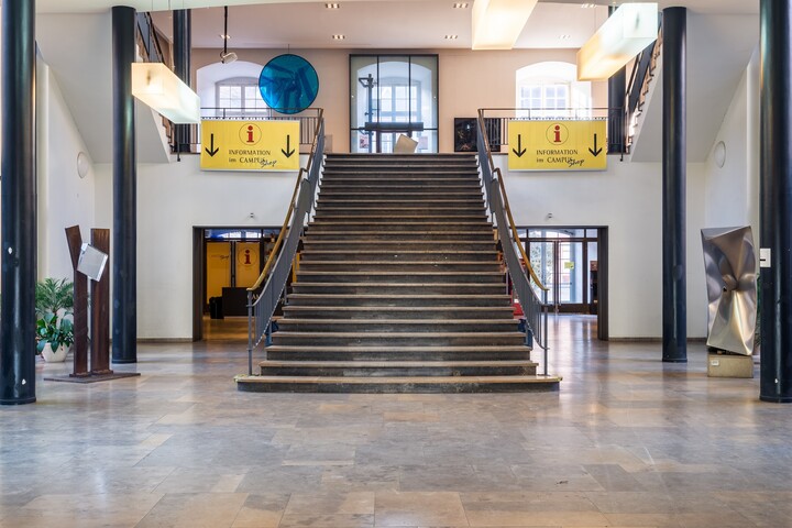 Eingangsbereich und Treppe