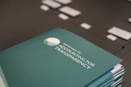 Mappen mit dem Titel "Accounting for Transparency"
