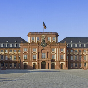 Das Mannheimer Schloss aus der Perspektive des Ehrenhofs. 