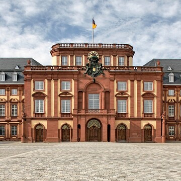 Schloss, Ehrenhof