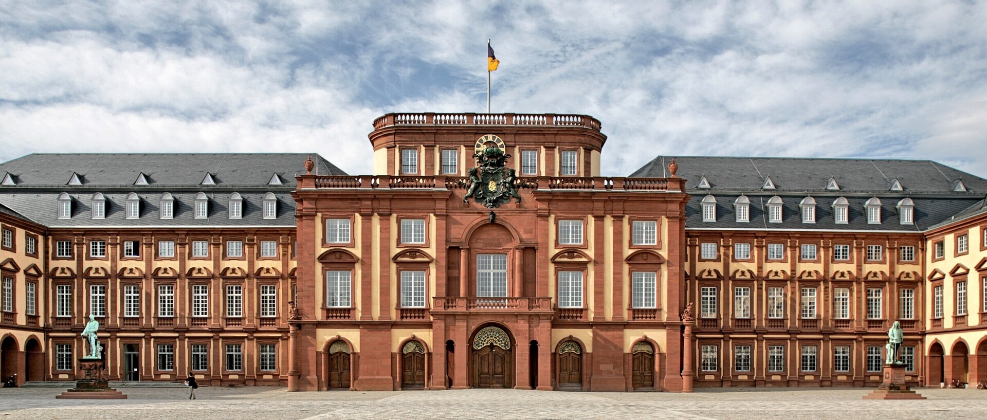 Schloss, Ehrenhof