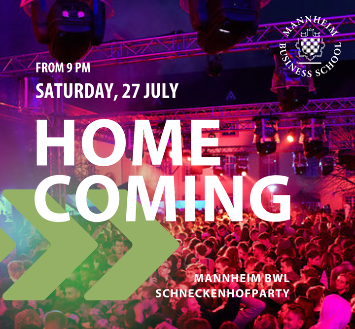 Feiernde Menschenmenge auf dem Schneckenhof der Uni Mannheim, Schriftzug: Homecoming, Saturday. 27 July, from 9 pm, Mannheim BWL Schneckenhofparty