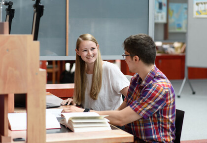 Studierende in der A3-Bibliothek