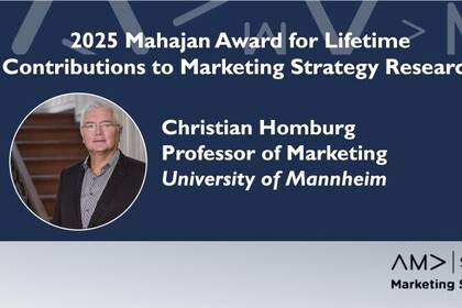 Titelbild des Awards und Porträt von Prof Homburg