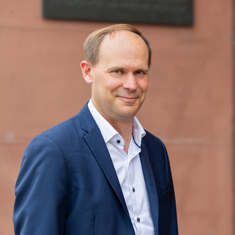 Prof. Jannis Bischof