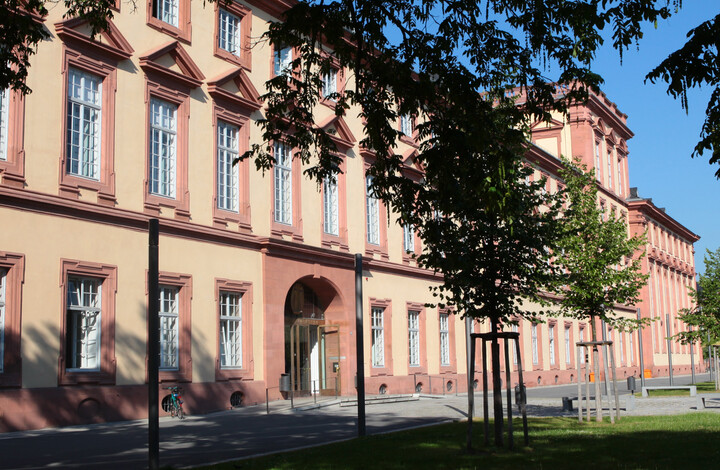 Schloss Westflügel Außenansicht