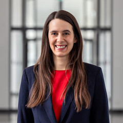 Dr. Katja Dlouhy