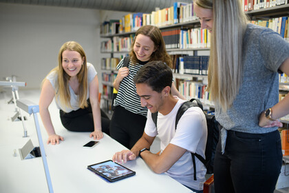 Lerngruppe in der A3-Bibliothek