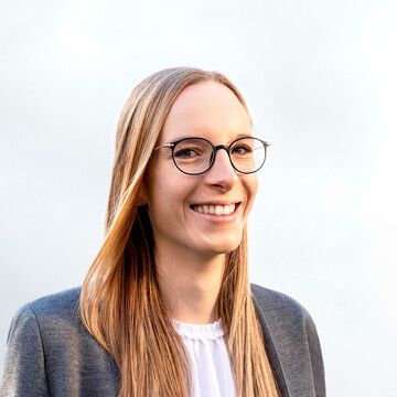 Dr. Yvonne Fromm