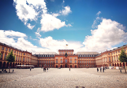 Das Mannheimer Barockschloss und der Ehrenhof.